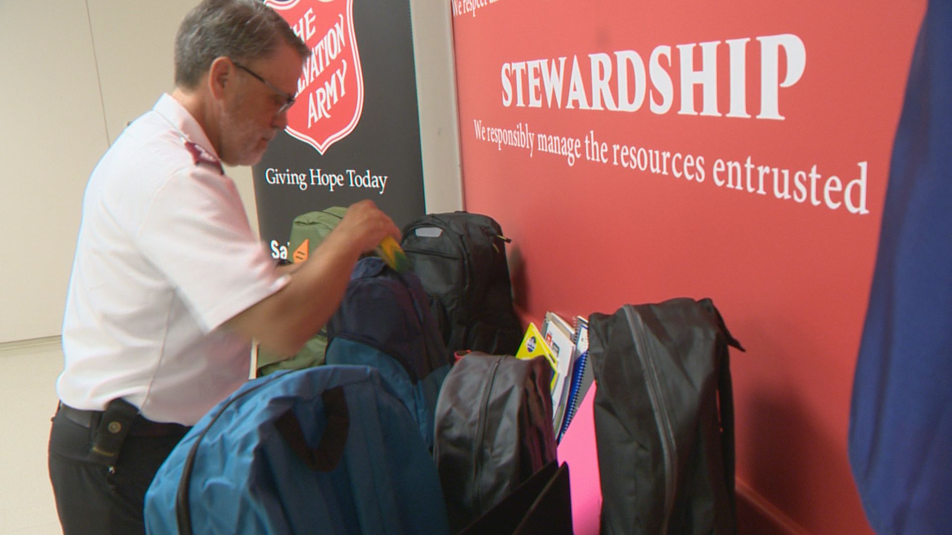 Остават няколко седмици преди училищните звънци да започнат да звънят