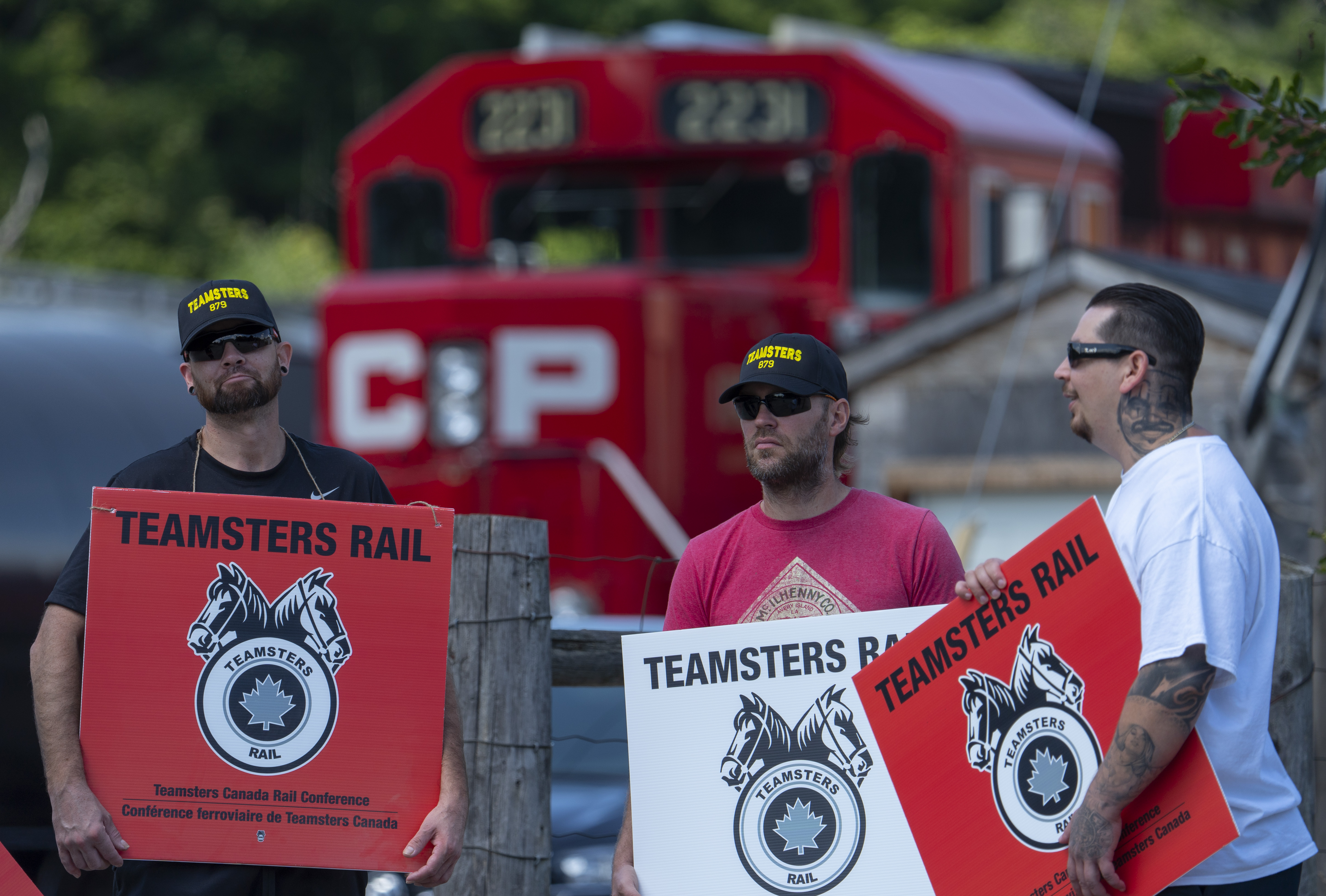 Rail shutdown: Union says it will challenge Ottawa’s arbitration order