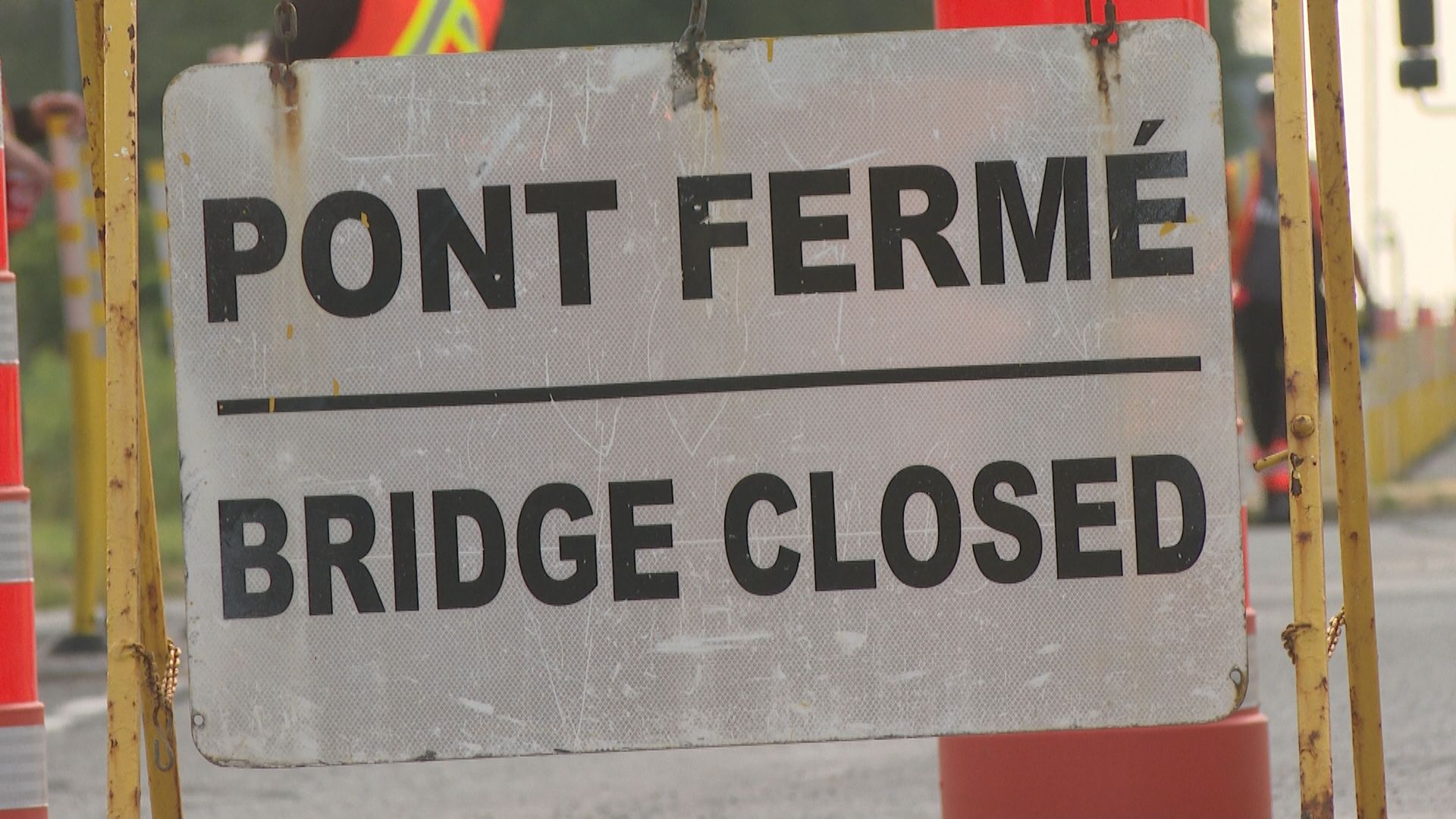 Мостът Виктория в Монреал е затворен до второ нареждане за