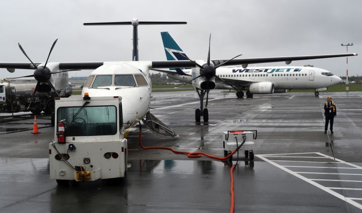 WestJet казва че 16 от неговите самолети са били приземени