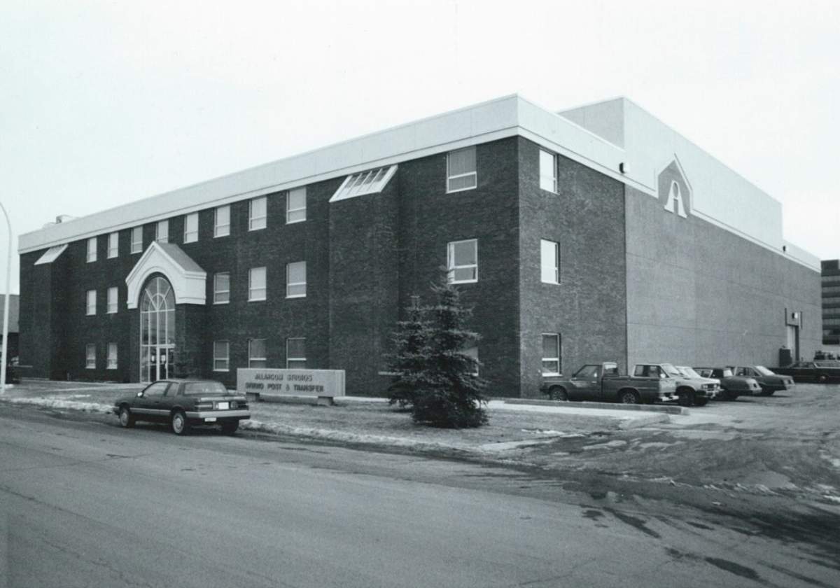 Edmonton MP Jim Edwards and Dr. Charles Allard cut the ribbon to open the Allarcom Sound Stage on March 8, 1982.