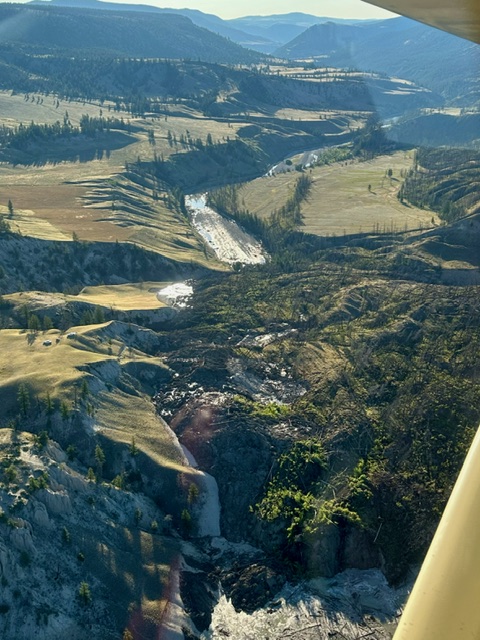 The massive landslide blocking the Chilcotin River.