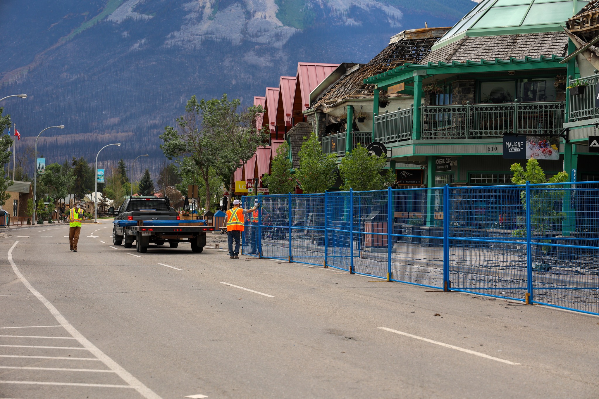 Jasper wildfire: Officials to detail re-entry plans for evacuees