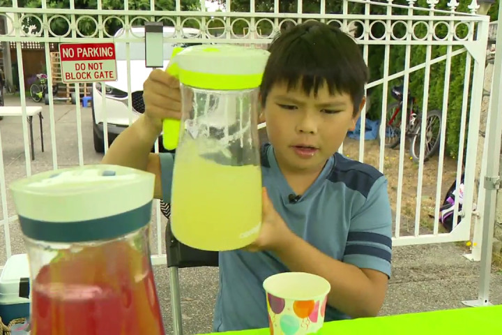 B.C. boy holds 2nd lemonade stand to honour dad who died 2 years ago