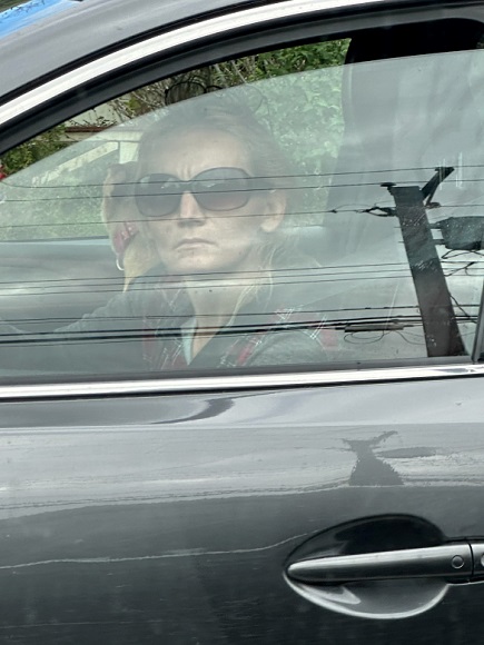 Полицията моли хората които разпознават жена за която смятат че