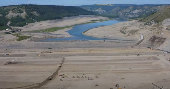 BC Hydro казва че е започнал да пълни резервоара създаден