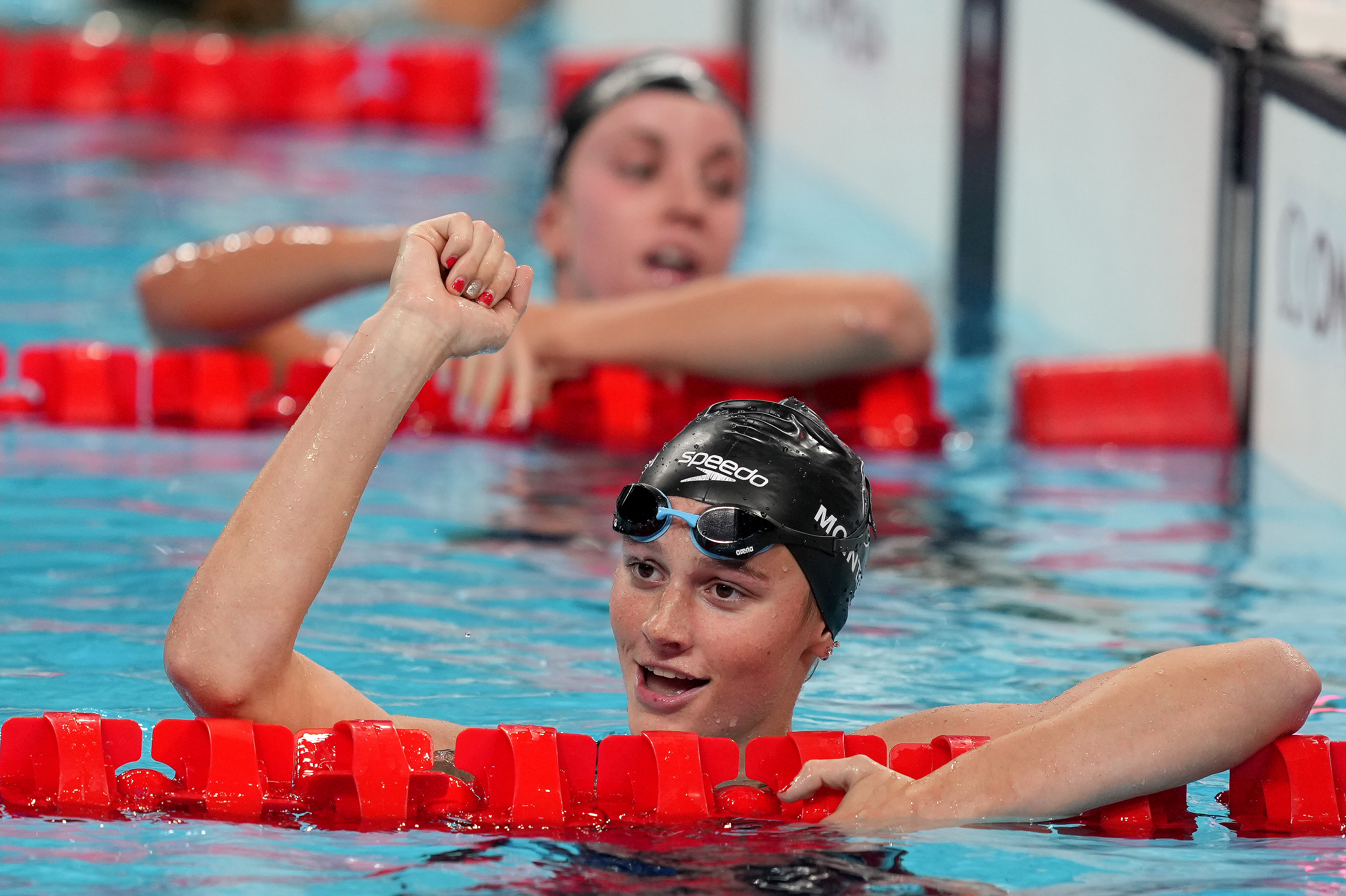 Summer McIntosh sets Olympic record with gold-medal win in the pool