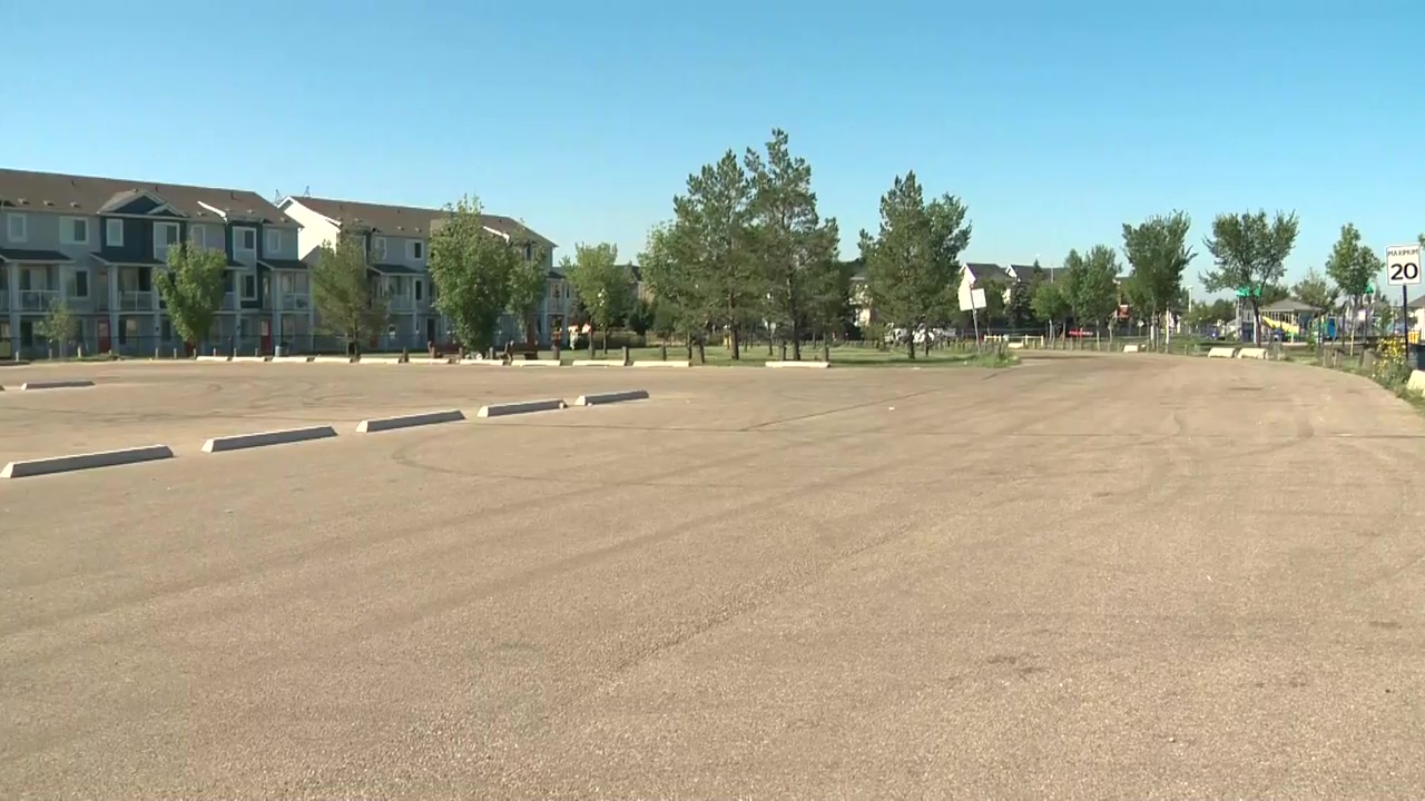 24 годишен мъж е обвинен в няколко престъпления след като полицията