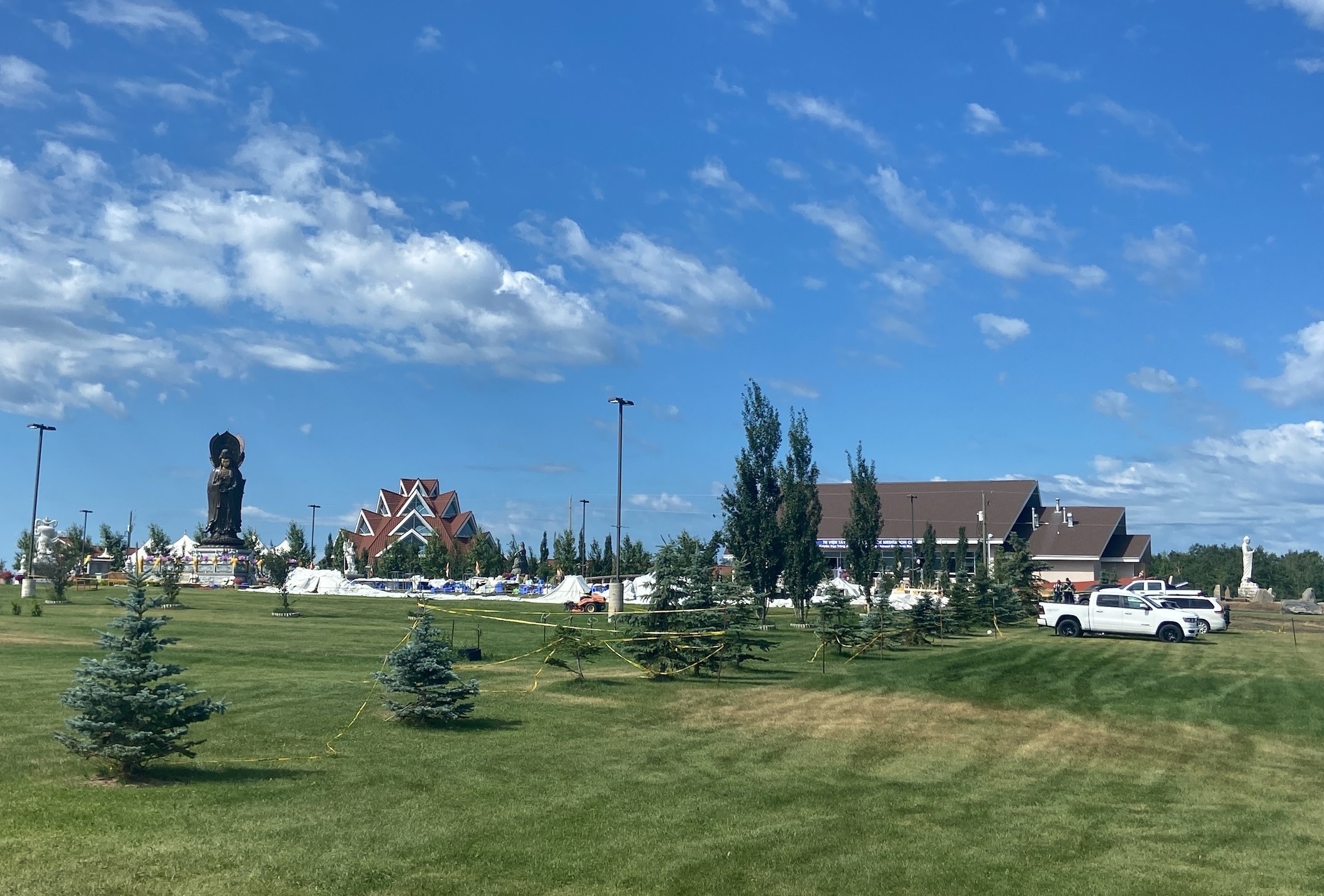 Един човек загина а няколко други бяха ранени след като