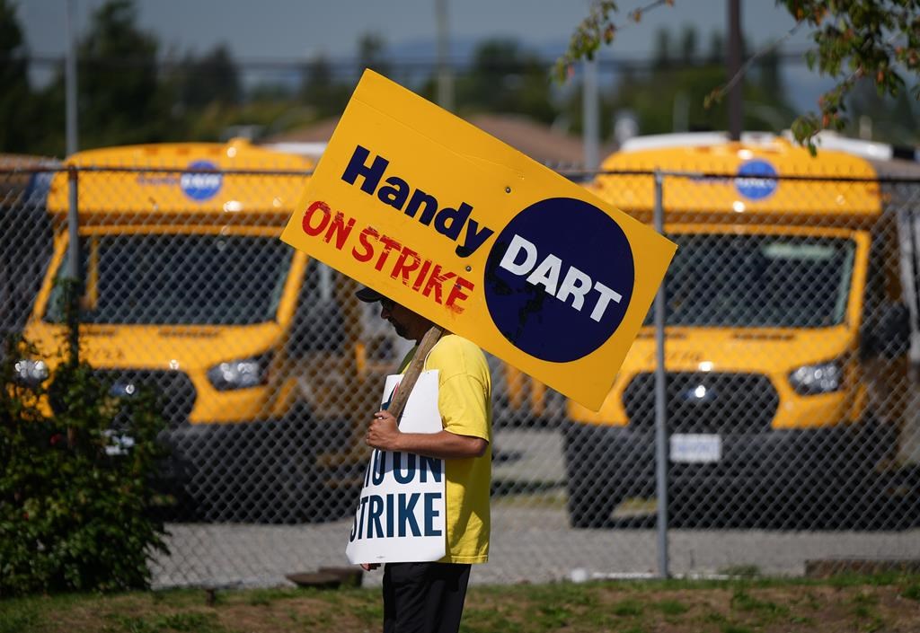 Talks resume as HandyDART strike drags into second week