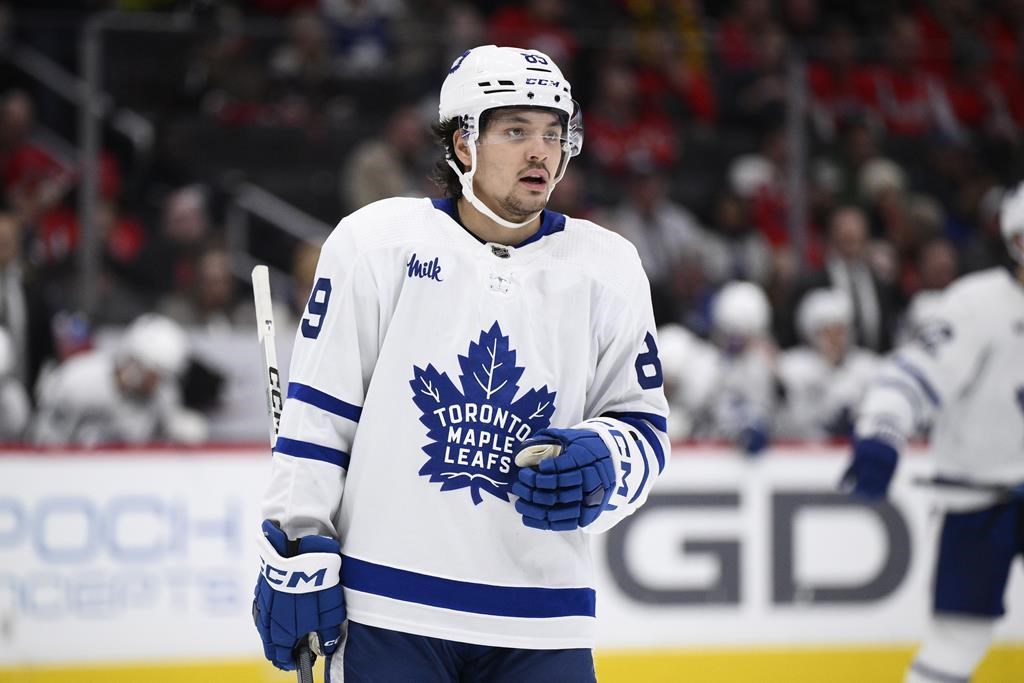 Maple Leafs re-sign Robertson to one-year deal