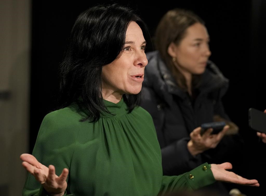 кметът на Монреал Валери Планте е изправен пред отстъпки за