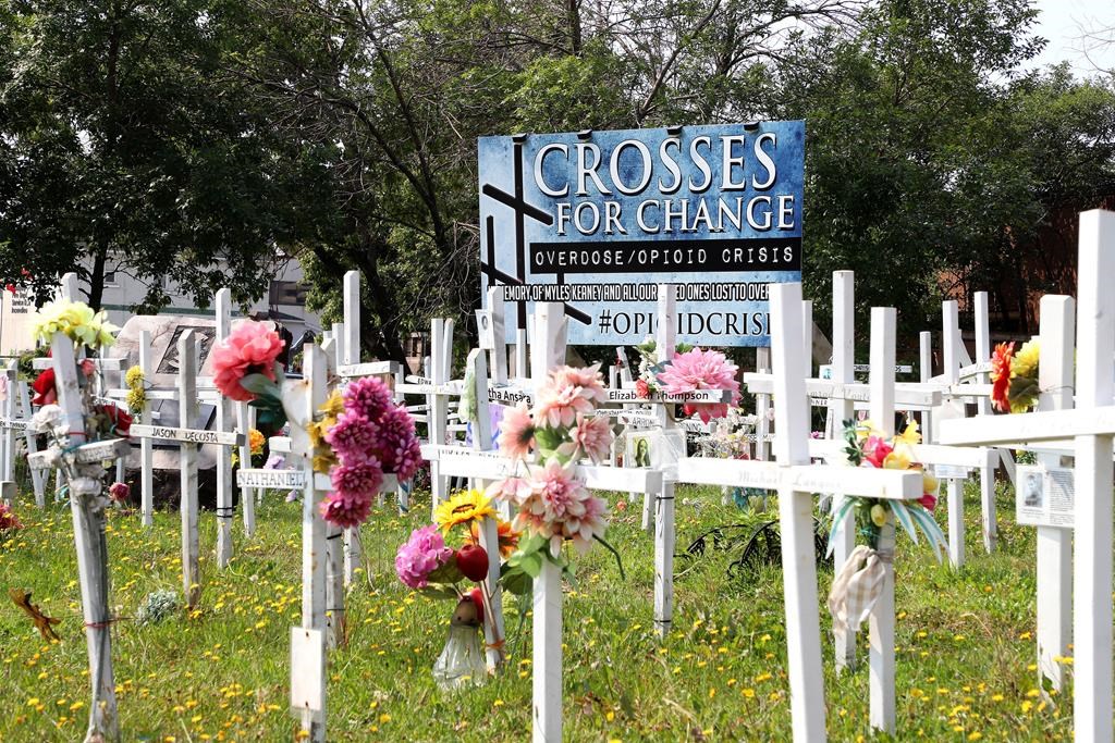 Има все по малко пространство на тревата за десетките върху