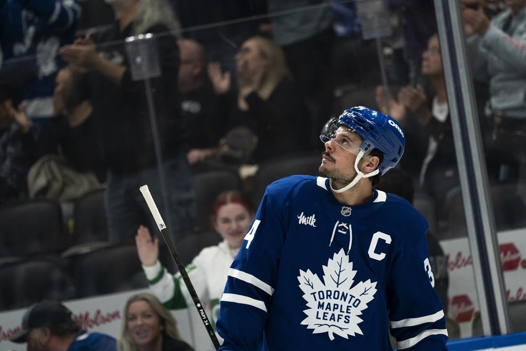 Matthews leaves Leafs practice early