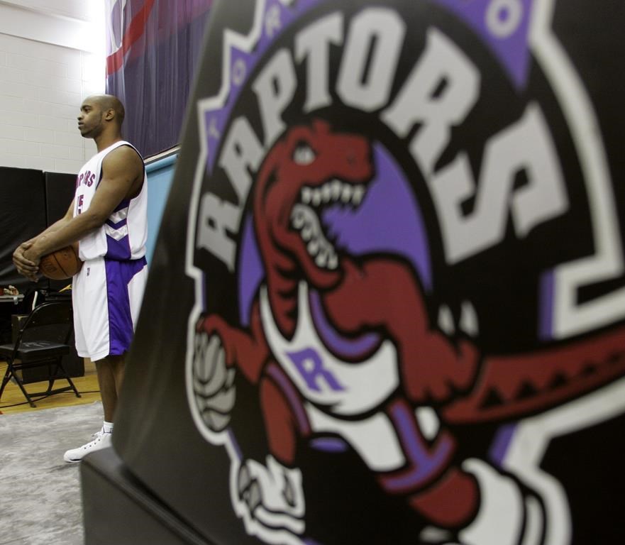 Former Raptors star Carter to visit Toronto