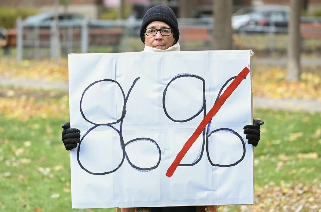 Bilingual municipalities ask judge to suspend portions of Quebec language law