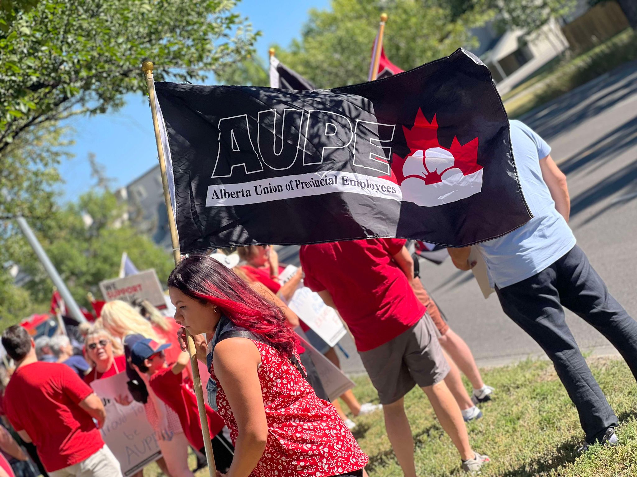 Alberta public sector workers rally to ‘send message to the government’