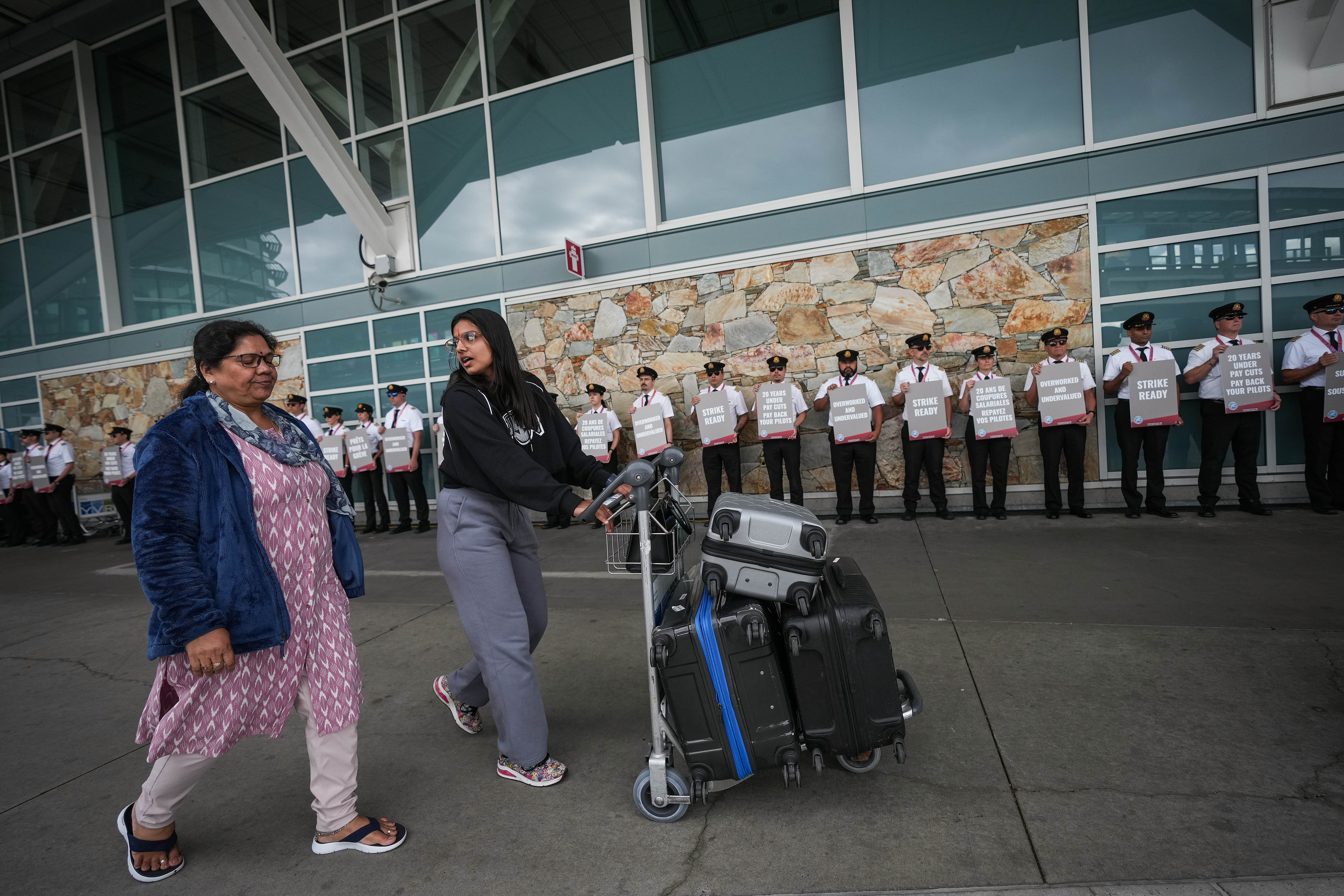 Air Canada could start cancelling flights imminently ahead of strike deadline