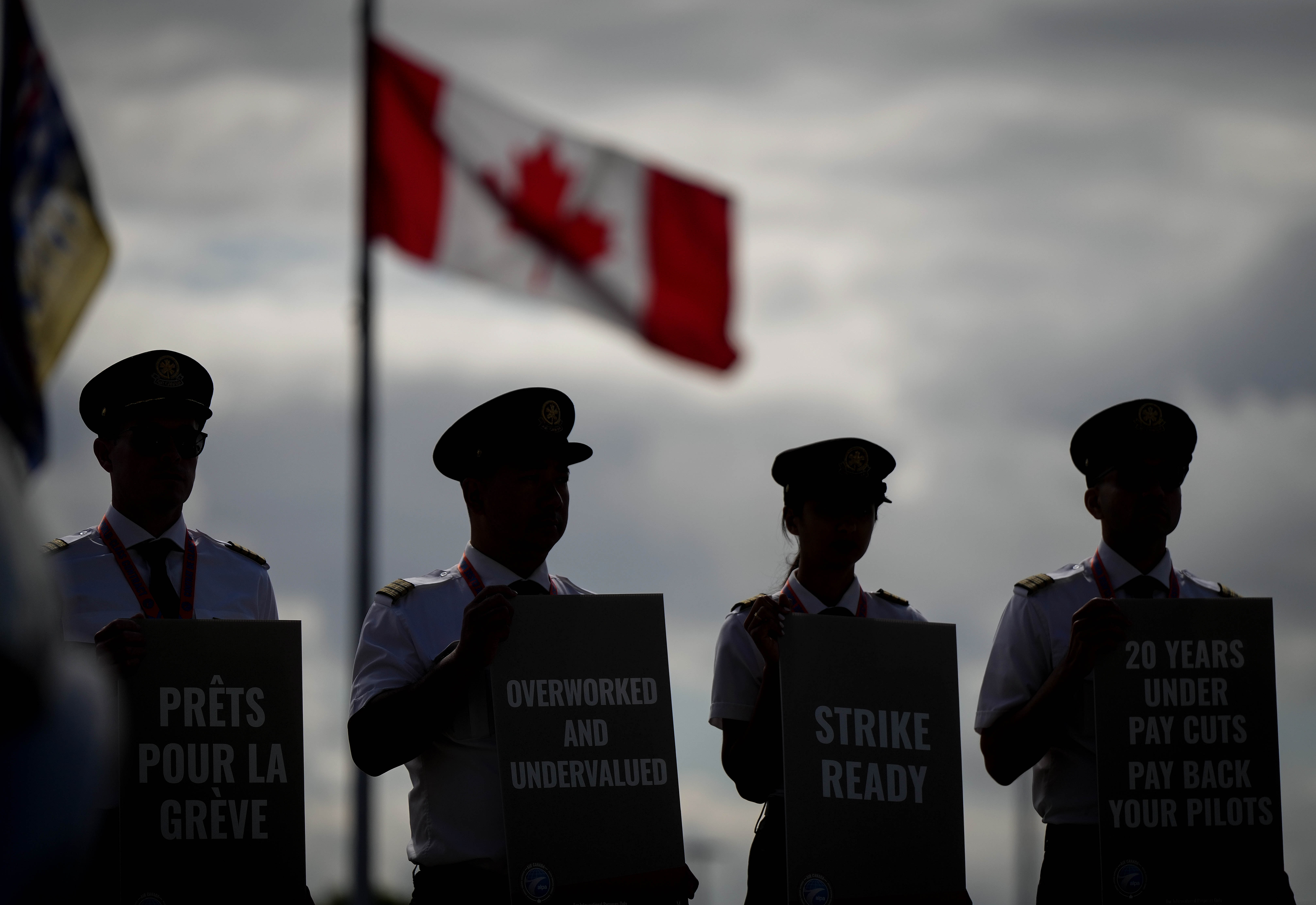 Air Canada prepares for partial shutdown ahead of looming pilot strike