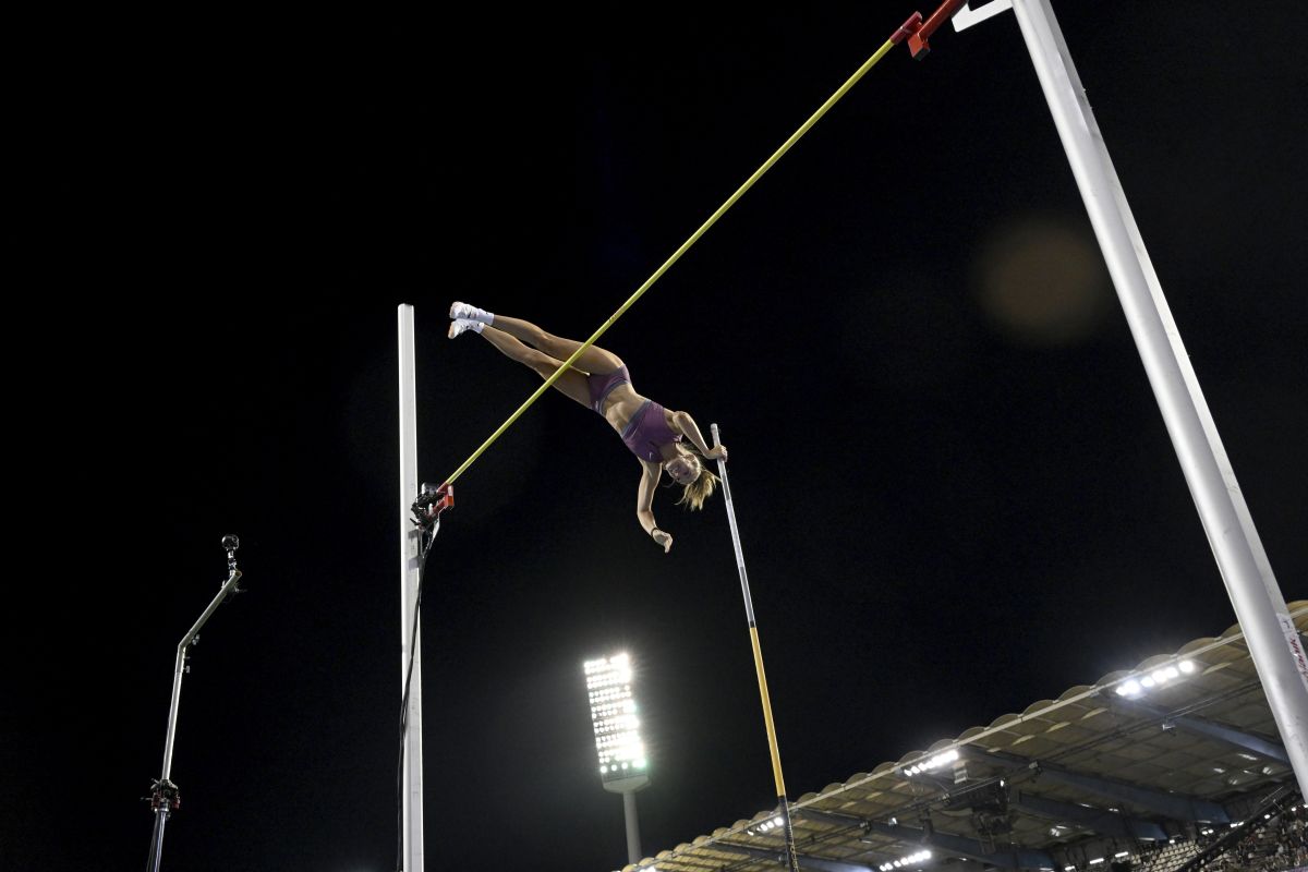 Alysha Newman, of Canada, makes an attempt in the women's pole vault during the Diamond League final 2024 athletics meet in Brussels, Saturday, Sept. 14, 2024.