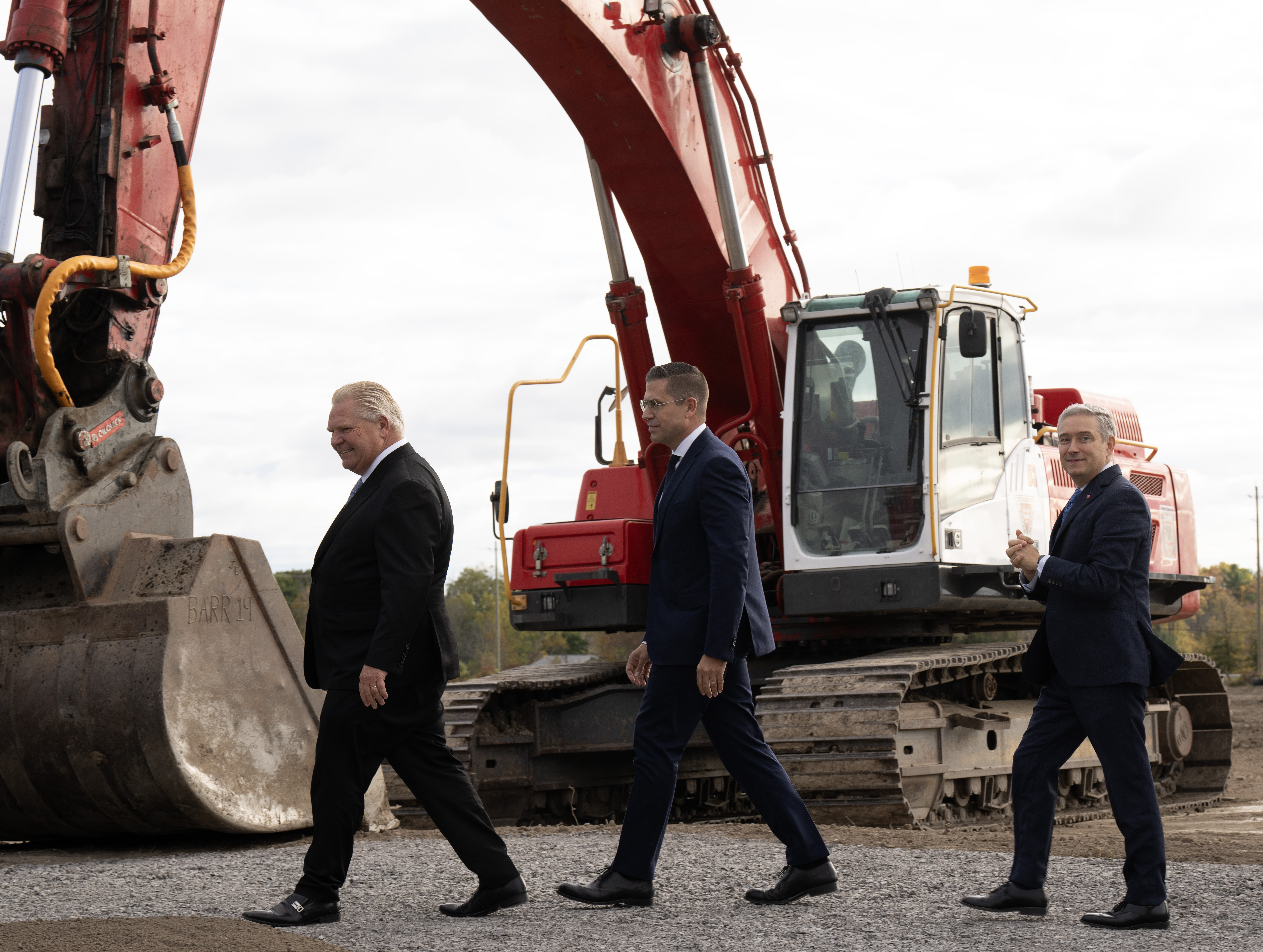 Заводът се очакваше да произвежда батерии за милион електрически превозни