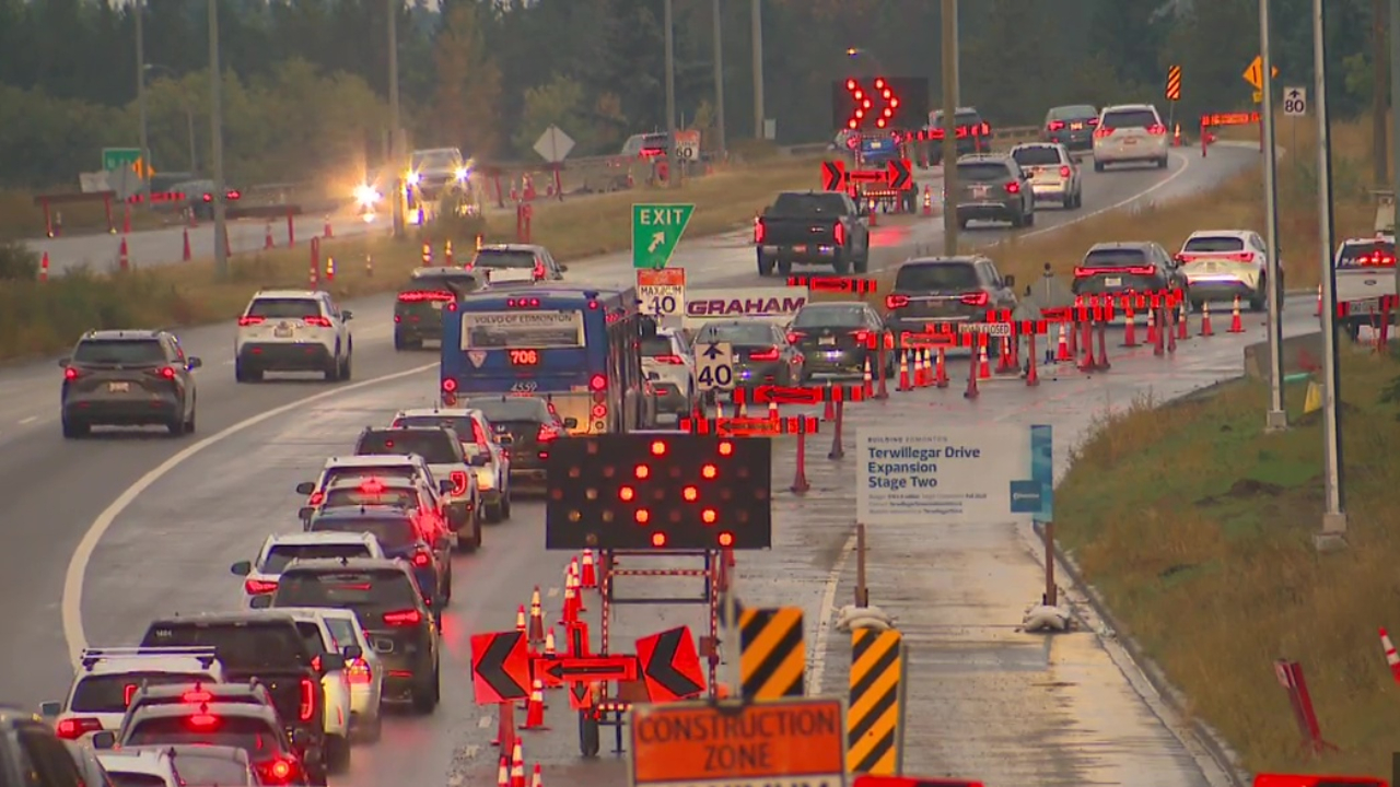 Back-to-school traffic, more drivers leading to Edmonton construction zone slowdowns