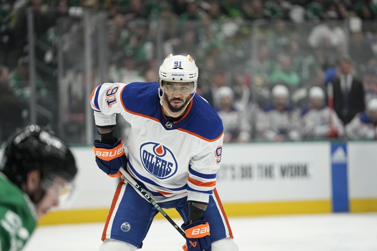 Edmonton Oilers' Evander Kane waits on a face off against the Dallas Stars in Game 1 of the NHL hockey Western Conference Stanley Cup playoff finals, Thursday, May 23, 2024, in Dallas.