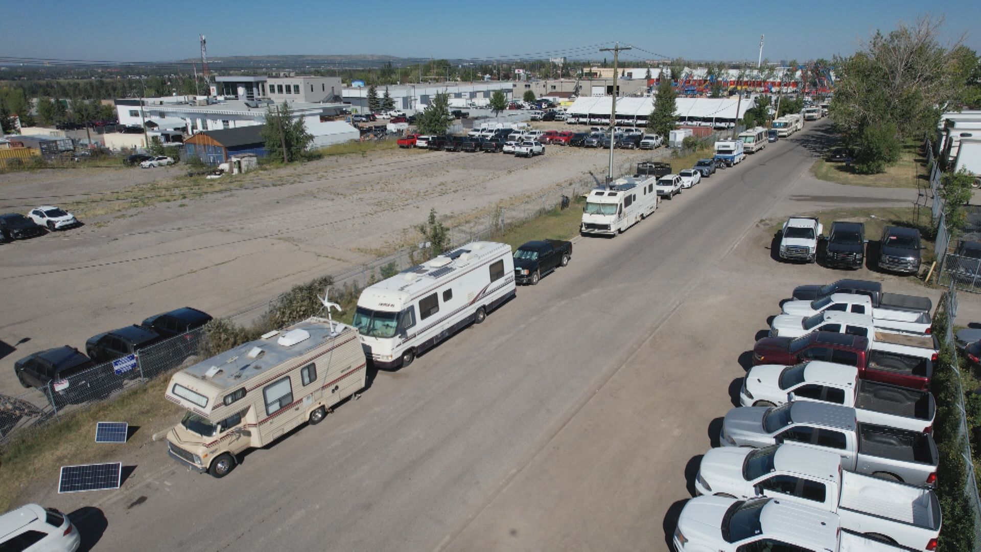 Owners who live in their RV fight City of Calgary over long-term parking: ‘They have no solutions’