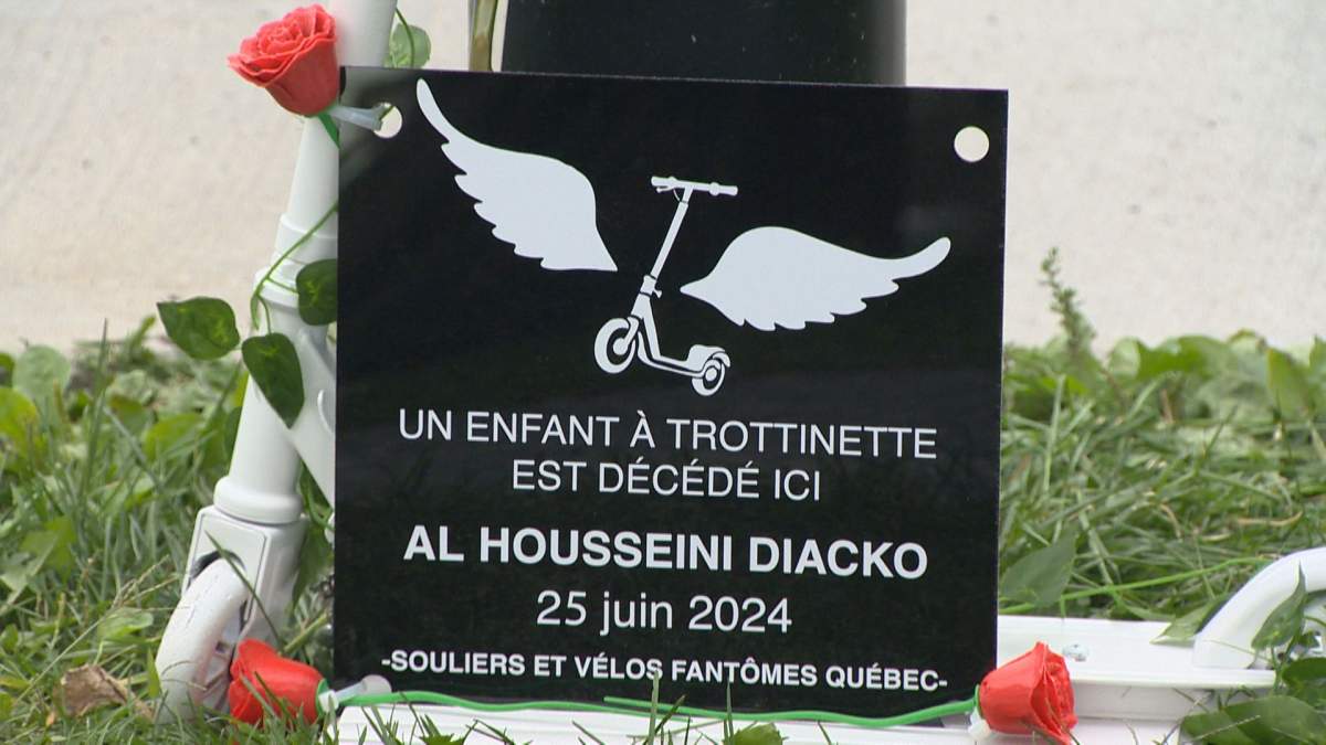 A ghost scooter and plaque have been installed on LaChapelle street, next to Parc Mésy in Ahuntsic-Cartierville, where 14-year-old Al Housseini Diacko was struck by a car as he rode his scooter, June 24. (Global News).