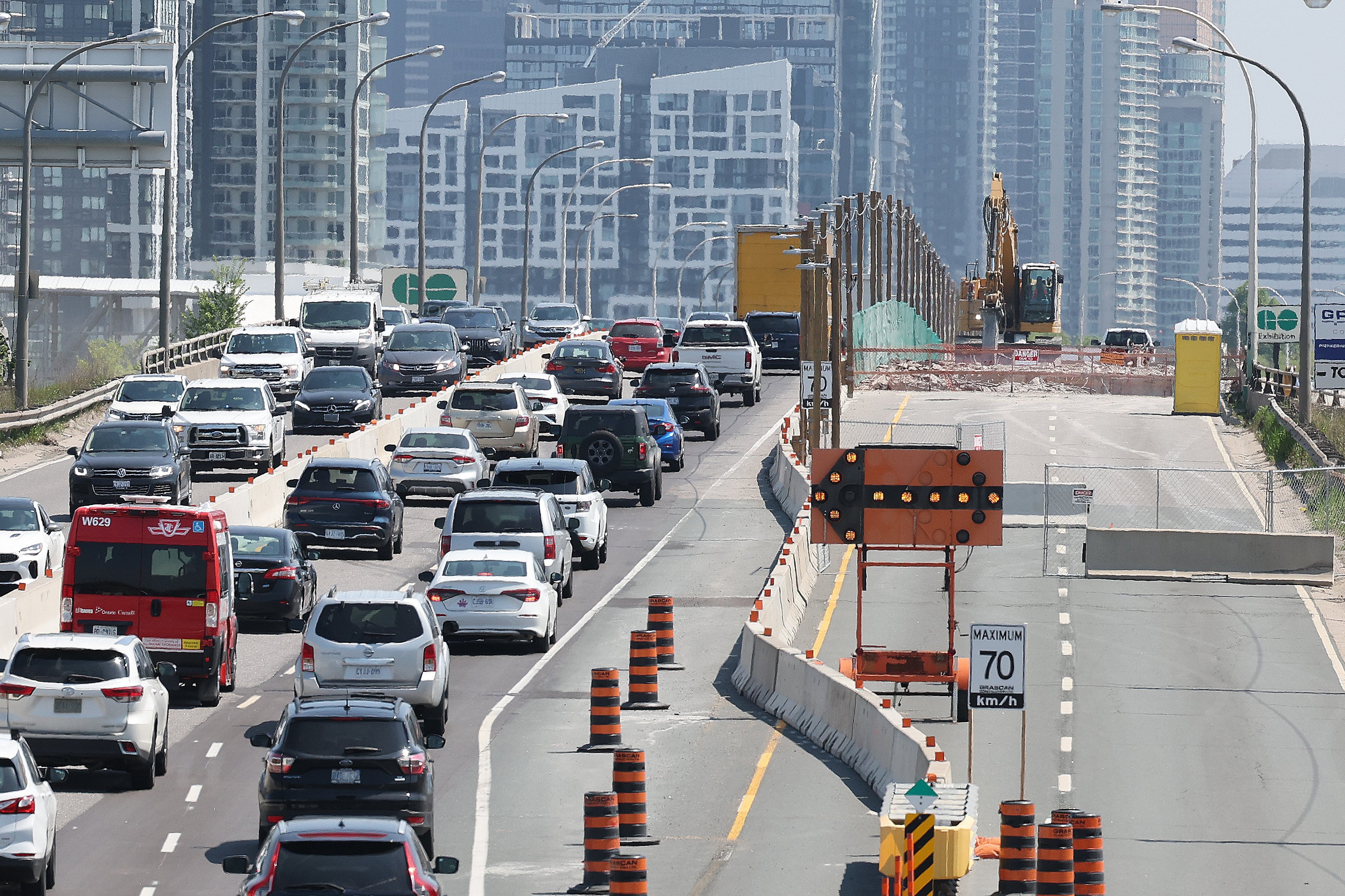 ‘Less hassle’: Toronto to close entire Gardiner Expressway for weekend work