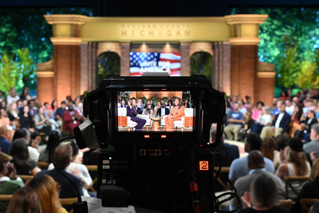 US Vice President and Democratic presidential candidate Kamala Harris (L) joins US television producer Oprah Winfrey at a 'Unite for America' live streaming rally in Farmington Hills, Michigan, on September 19, 2024.