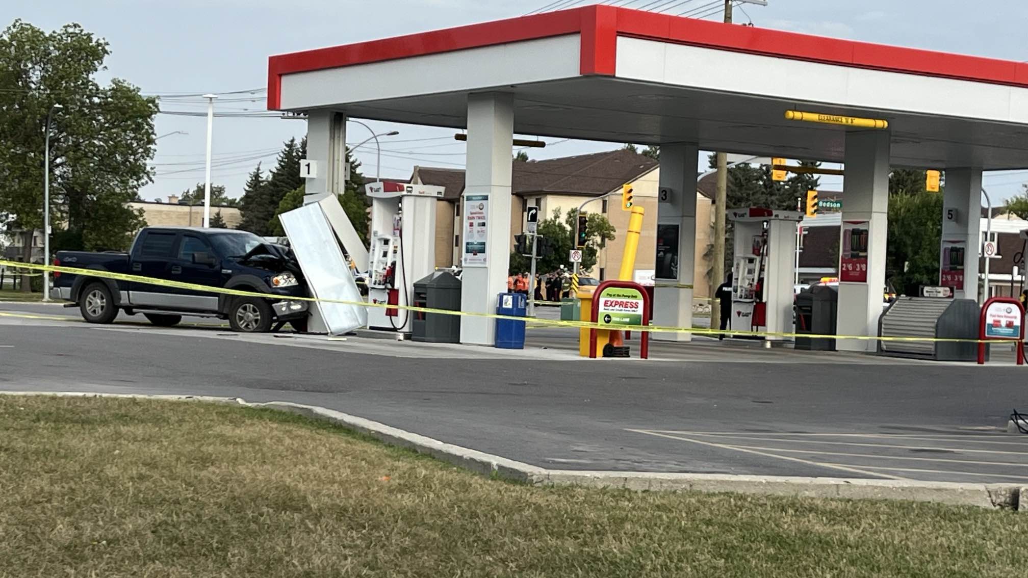 Crash at gas station closes stretch of Portage Avenue: police