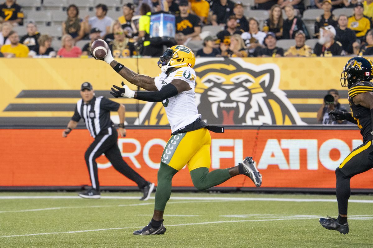 Edmonton Elks defensive lineman A.C. Leonard (6) makes a reception on a pass from Edmonton Elks quarterback Taylor Cornelius (15) after a fake play for short yardage during CFL football game action against the Hamilton Tiger Cats in Hamilton, Ont., Thursday, Aug. 17, 2023.