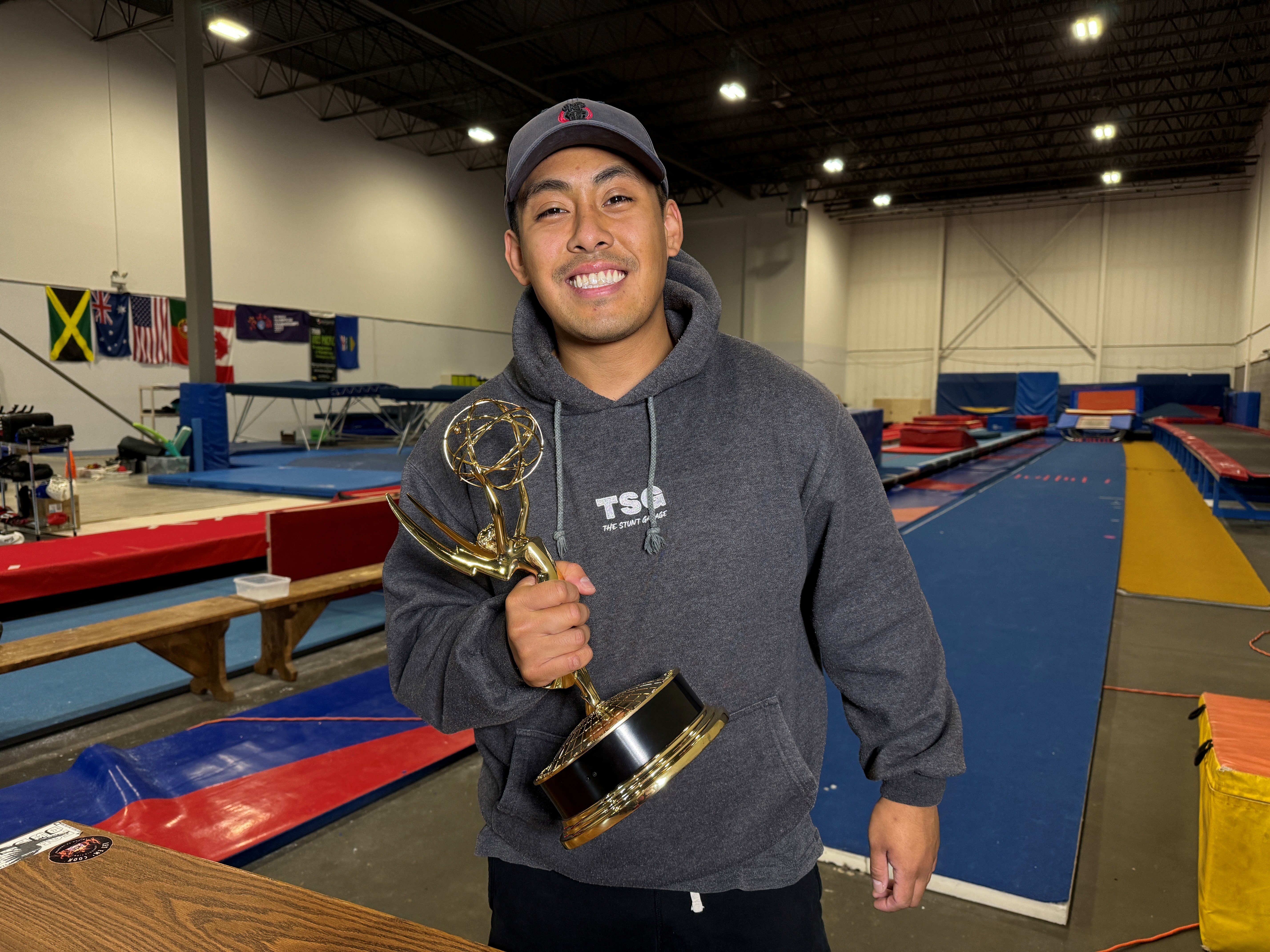 Мъжът в Едмънтън се завръща от Холивуд донасяйки вкъщи