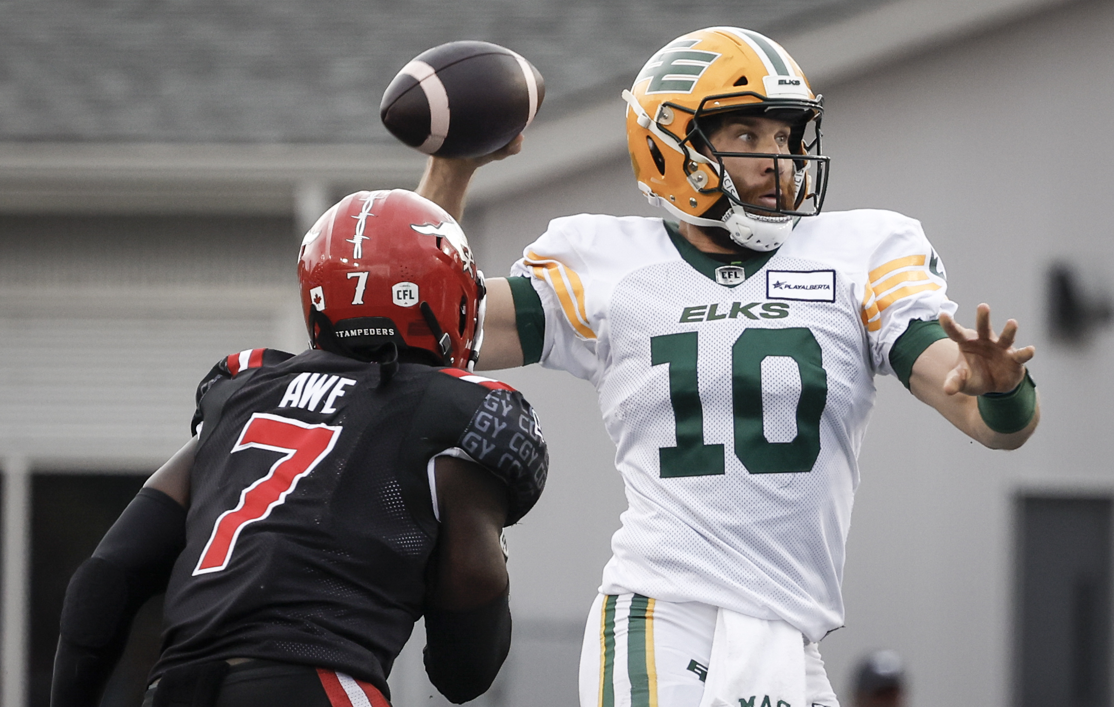 Връх в кариерата на куотърбека на Едмънтън Елкс Маклауд Бетел Томпсън