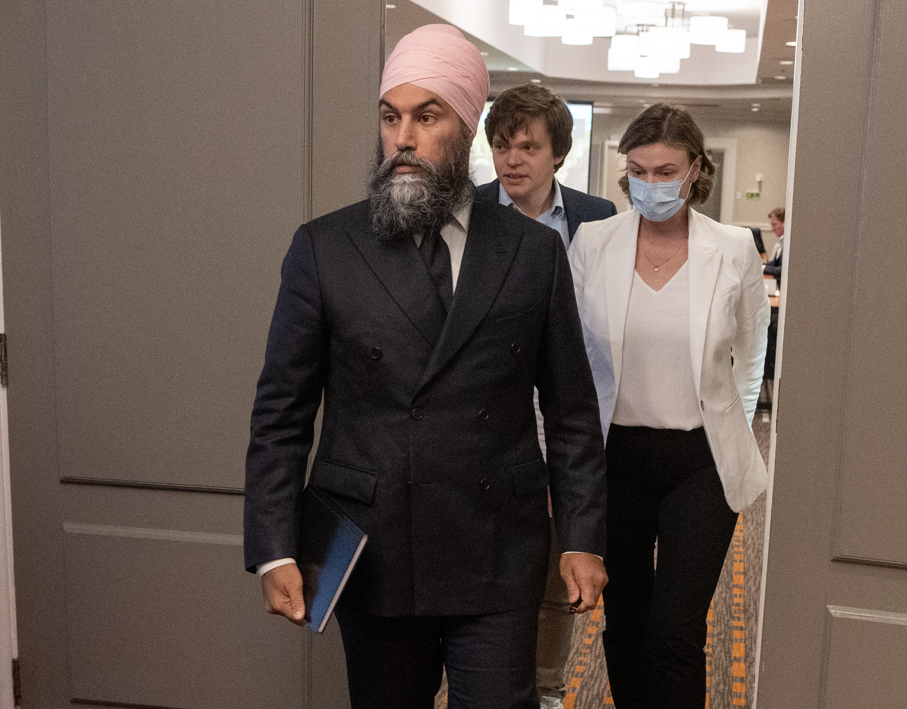 Битката се нагрява между Пиер Полиевър и Джагет Сингх преди