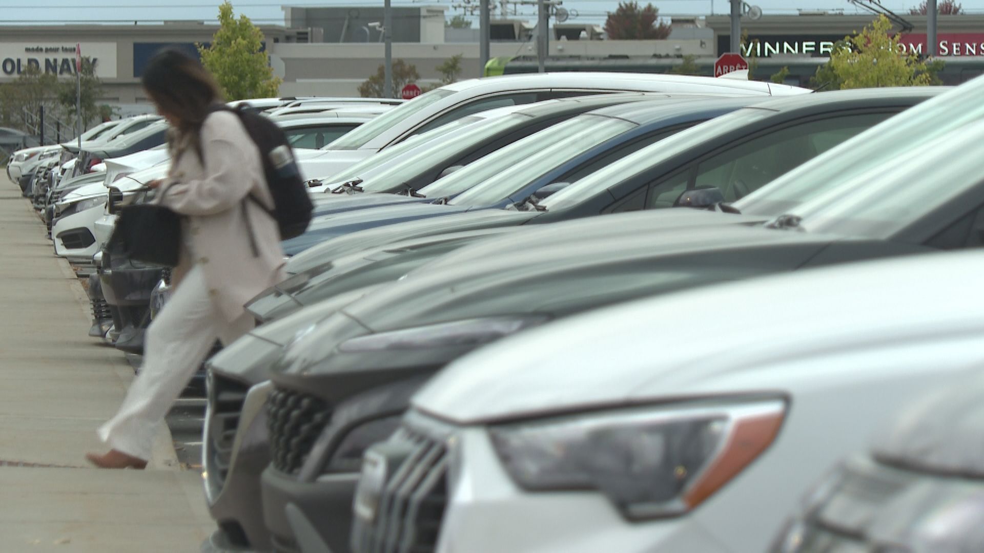 ‘It’s insane’: Frustration over persistent parking problems at Brossard REM station