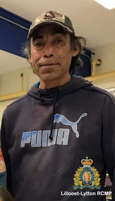 RCMP в Lillooet B C търсят мъж който може да е