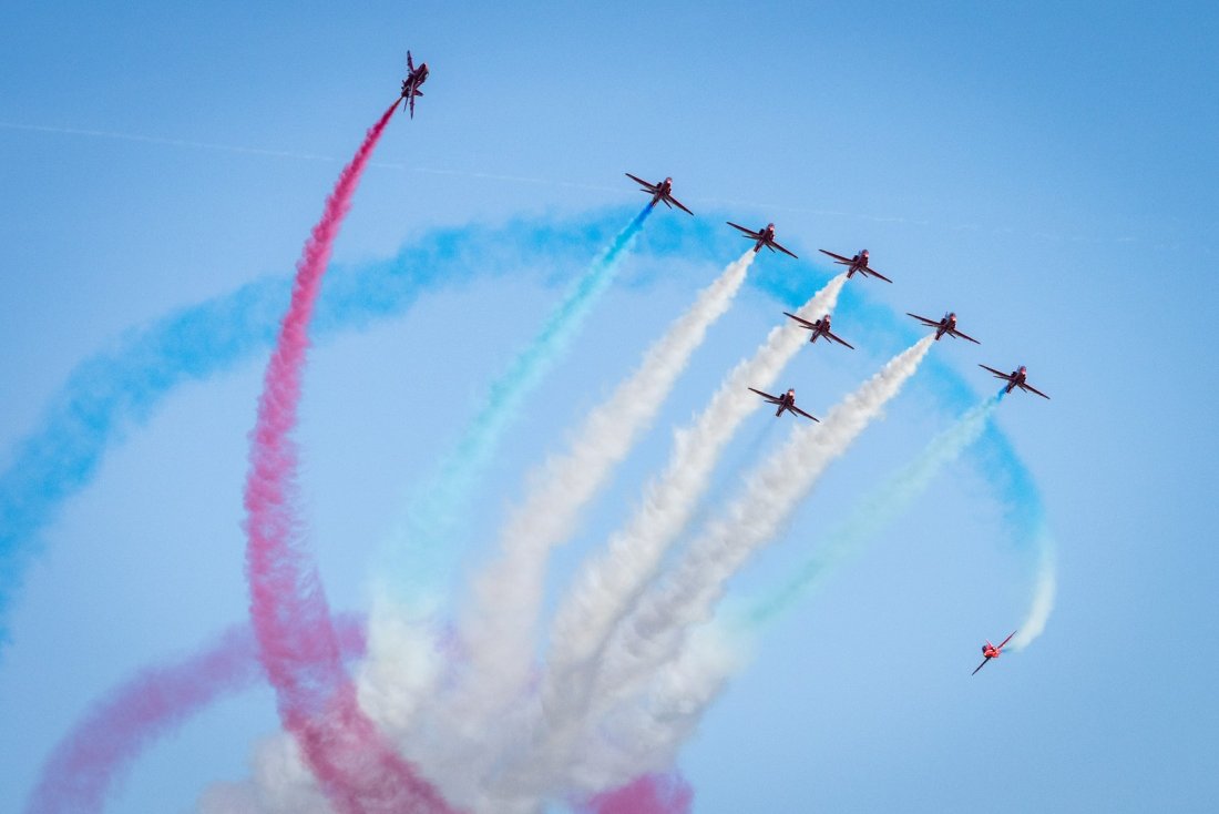 Look Up! The UK Red Arrows are flying over the St. Lawrence River - image