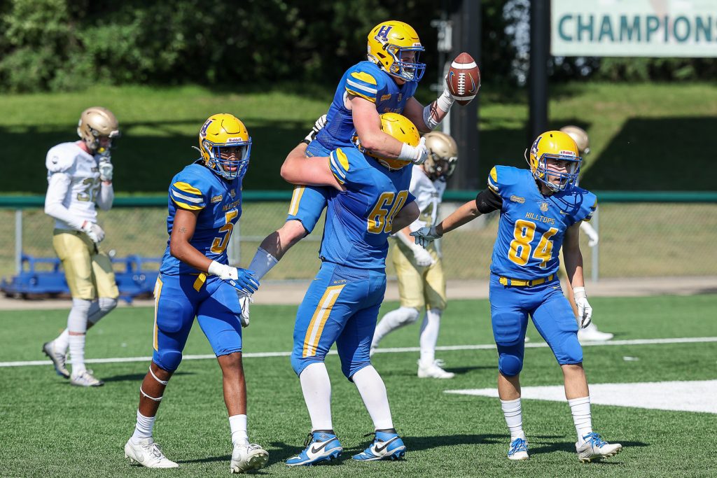 през четири седмици от техния сезон на канадската футболна лига