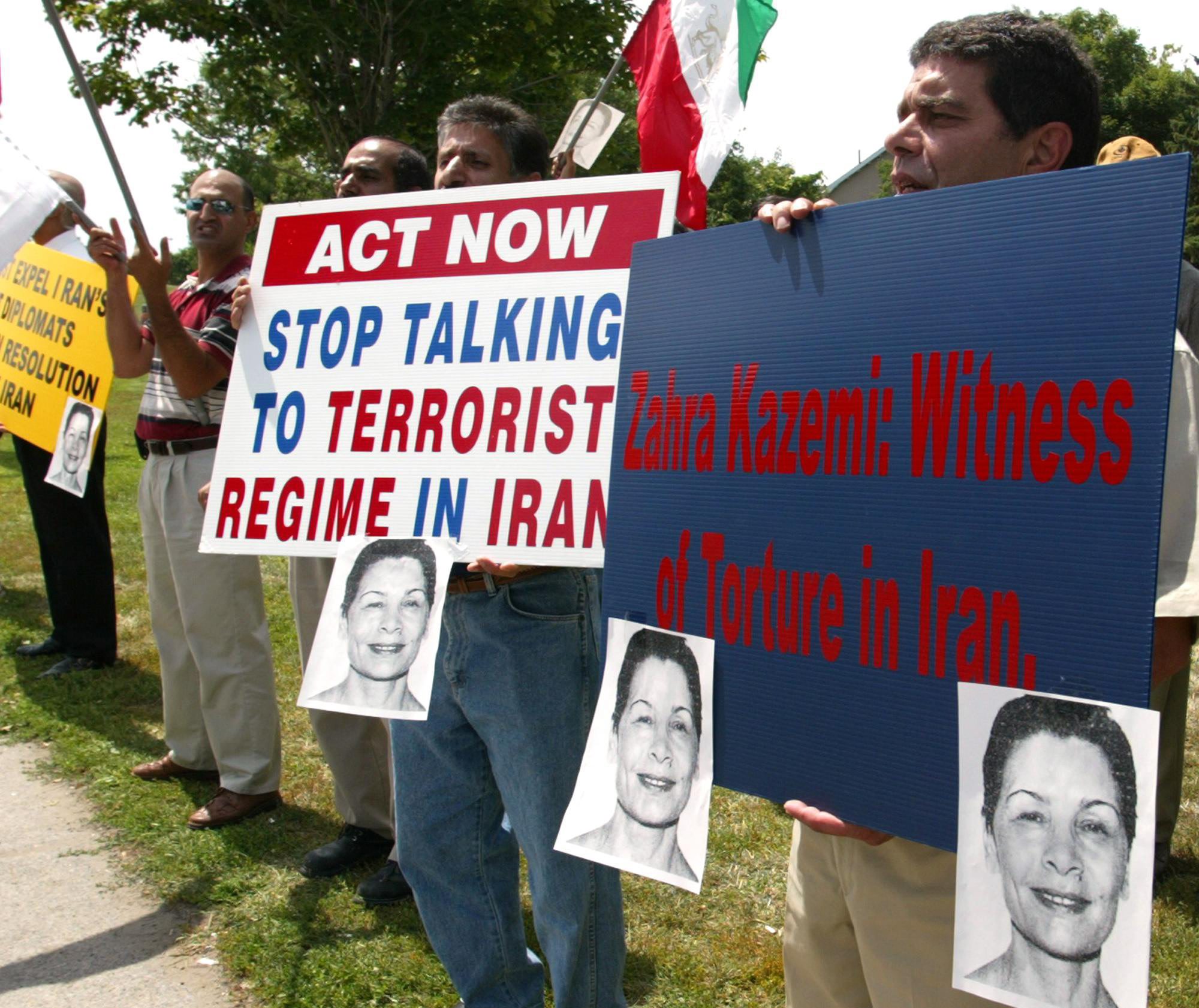 Федералното правителство разширява мярка която забранява десетки хиляди ирански служители