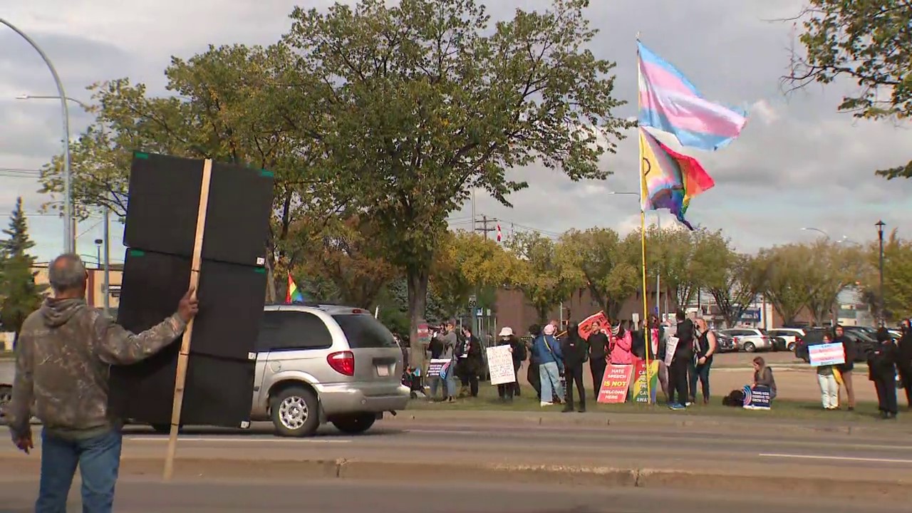 Duelling protests held in Edmonton over sexual orientation and gender identity policies in schools