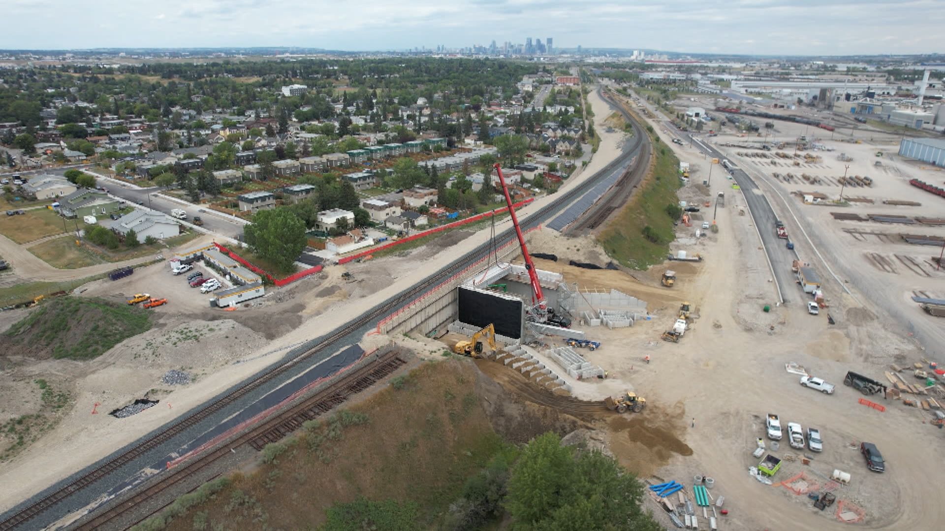 Premier Smith blames fate of Green Line on lack of ‘political oversight’ in Calgary