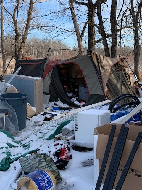 Bild eines schneebedeckten Campingplatzes in Steinbach, Man. im Jahr 2021.