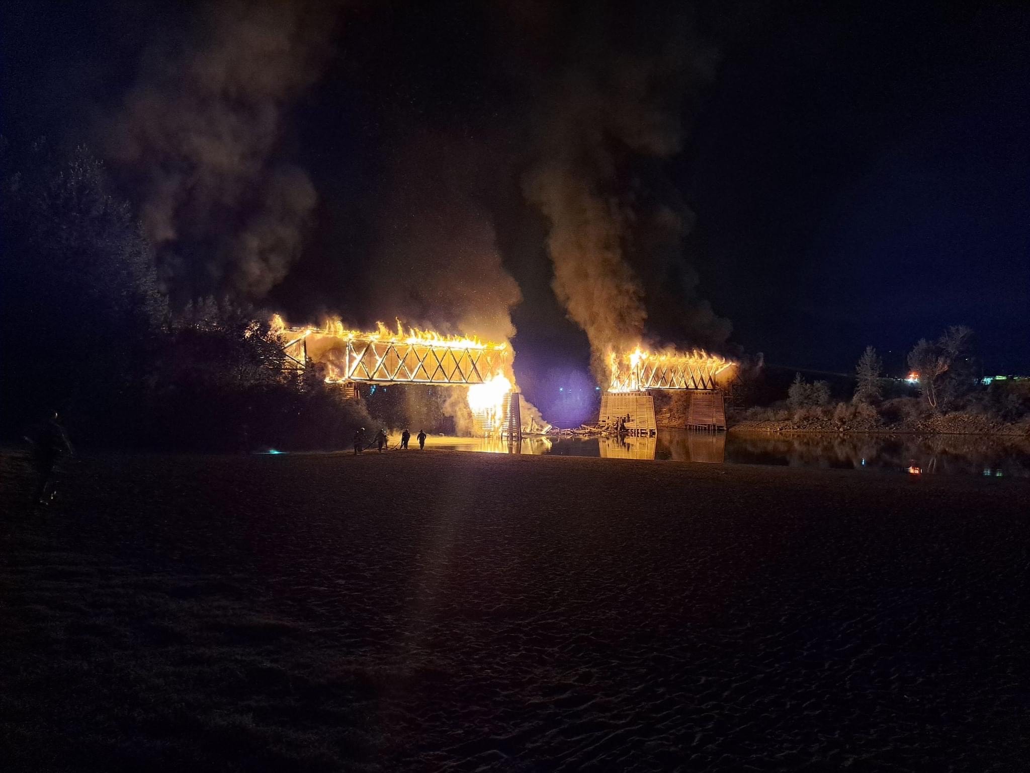 Arson suspected in fire that destroyed Kamloops’ Red Bridge