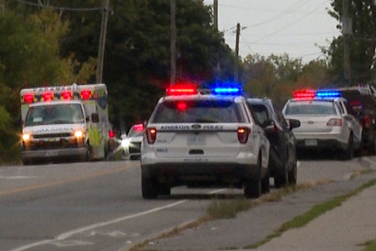 Полицията в Кингстън Онт В лагер за бездомни в четвъртък