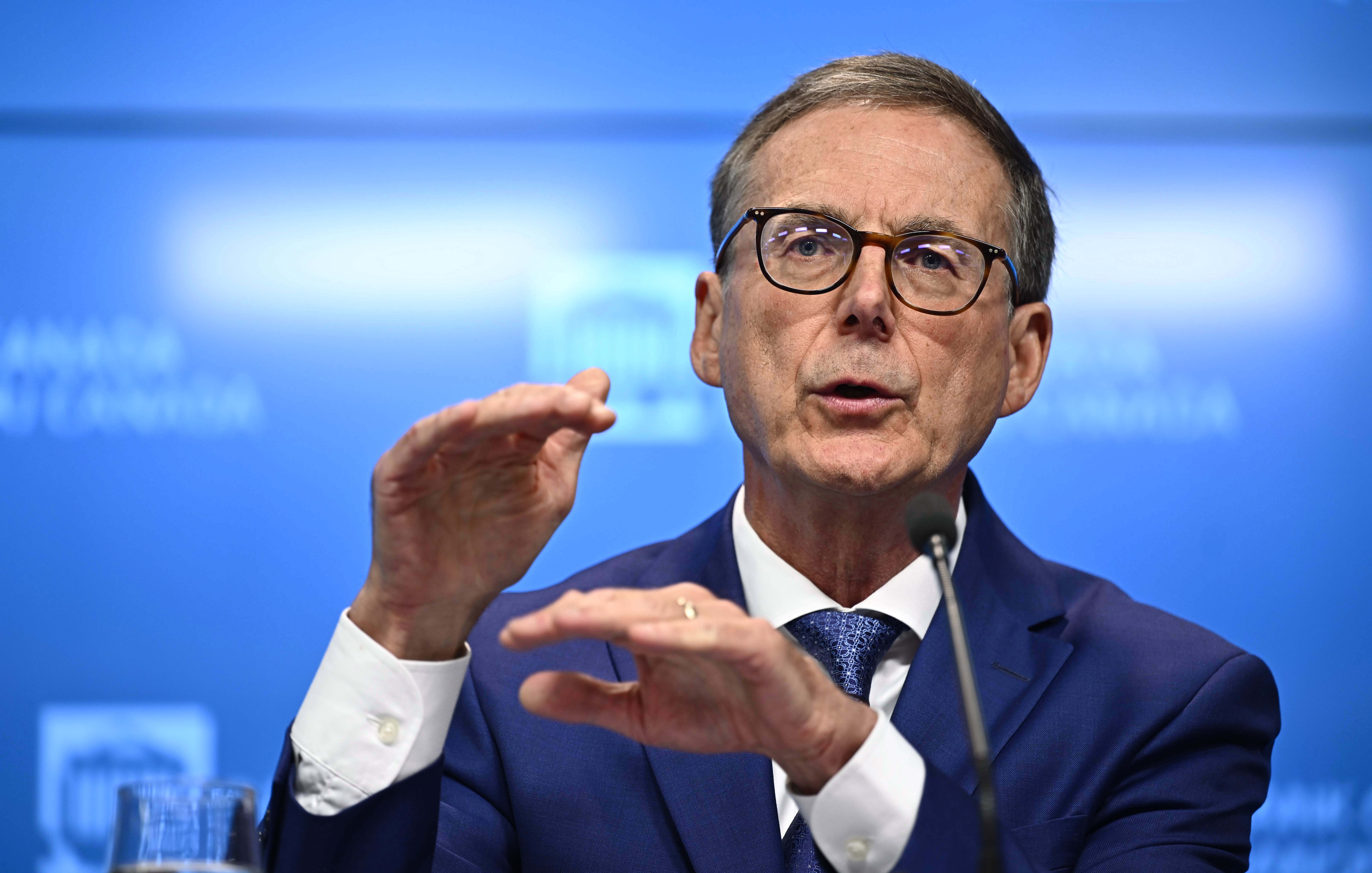 Ръководителят на Банката на Канада казва пазарът на труда отслабва