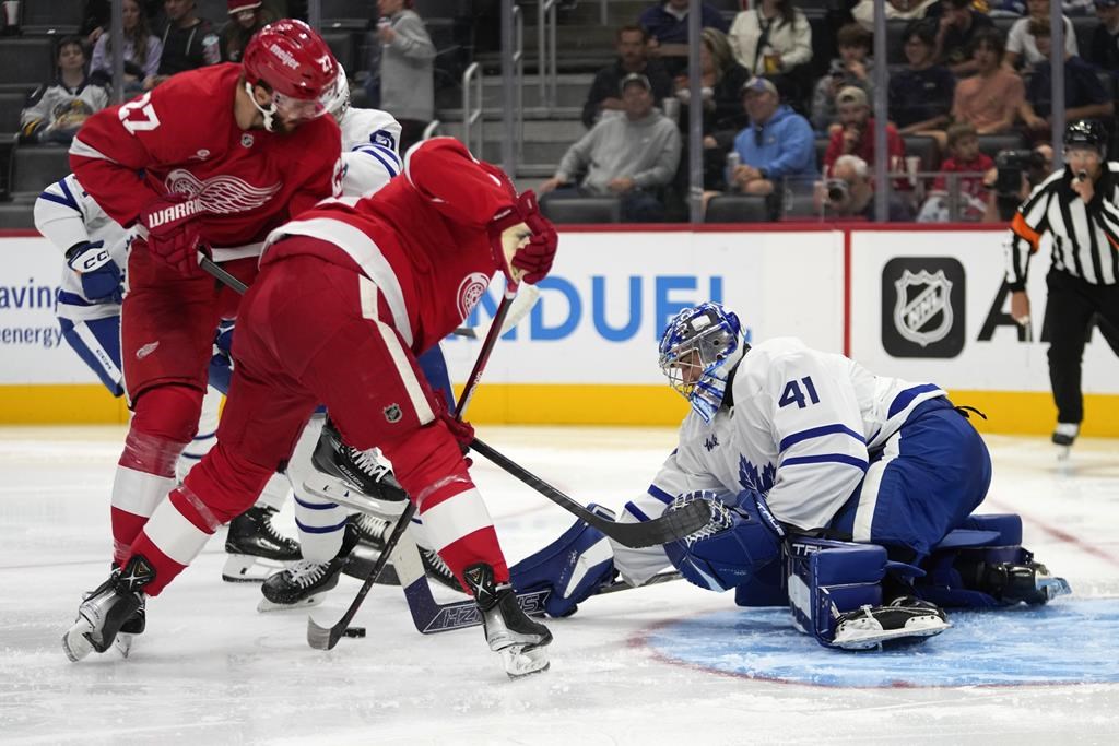 Robertson leads Maple Leafs past Red Wings 2-0