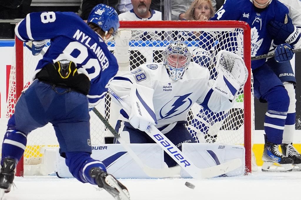 Nylander powers Maple Leafs over Lightning 5-2