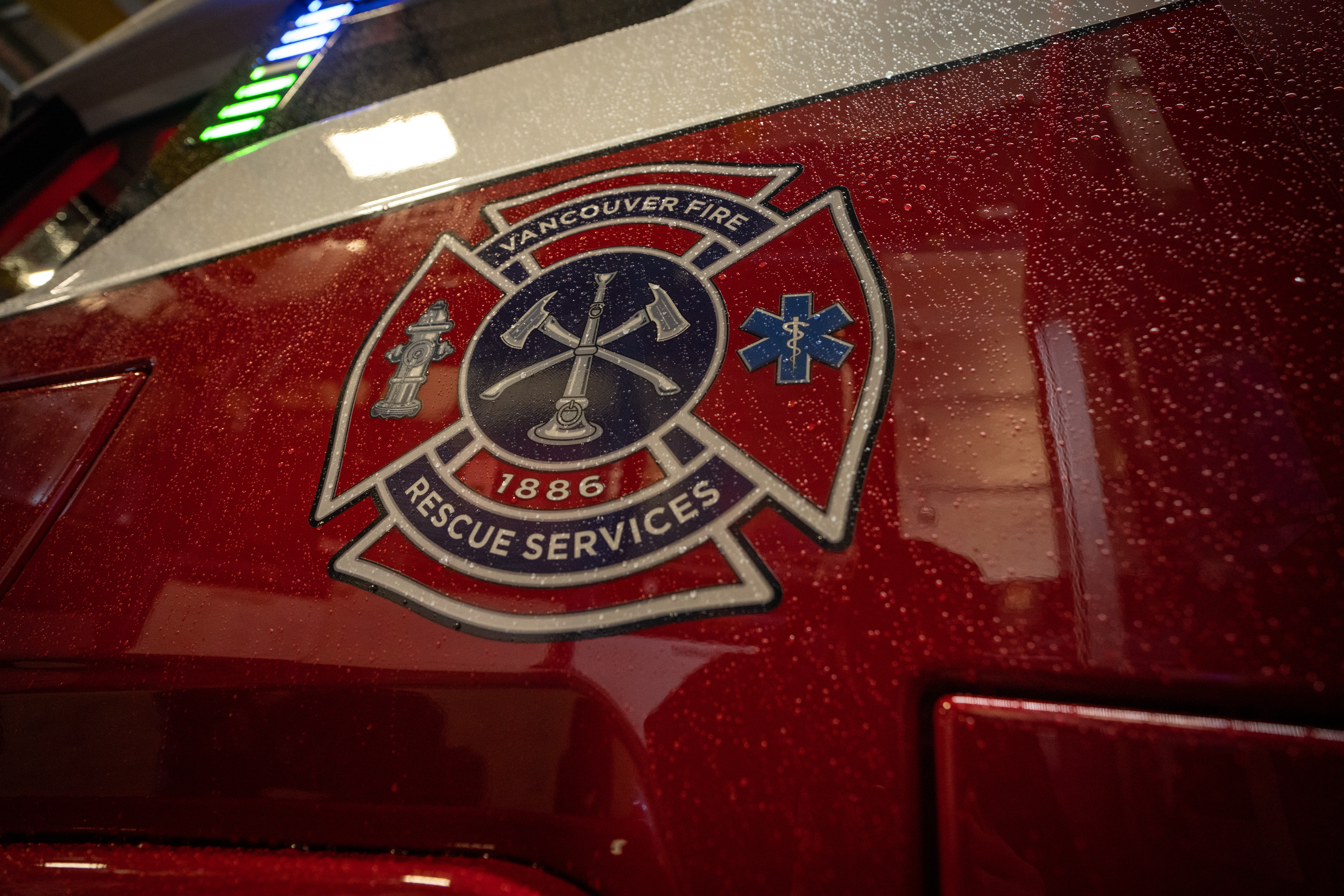 Пожар в едностаен хотел във Ванкувър остави един човек с